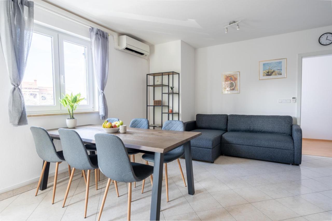 Charmante Wohnung Fusslaeufig Zum Meer In Funtana Exterior foto