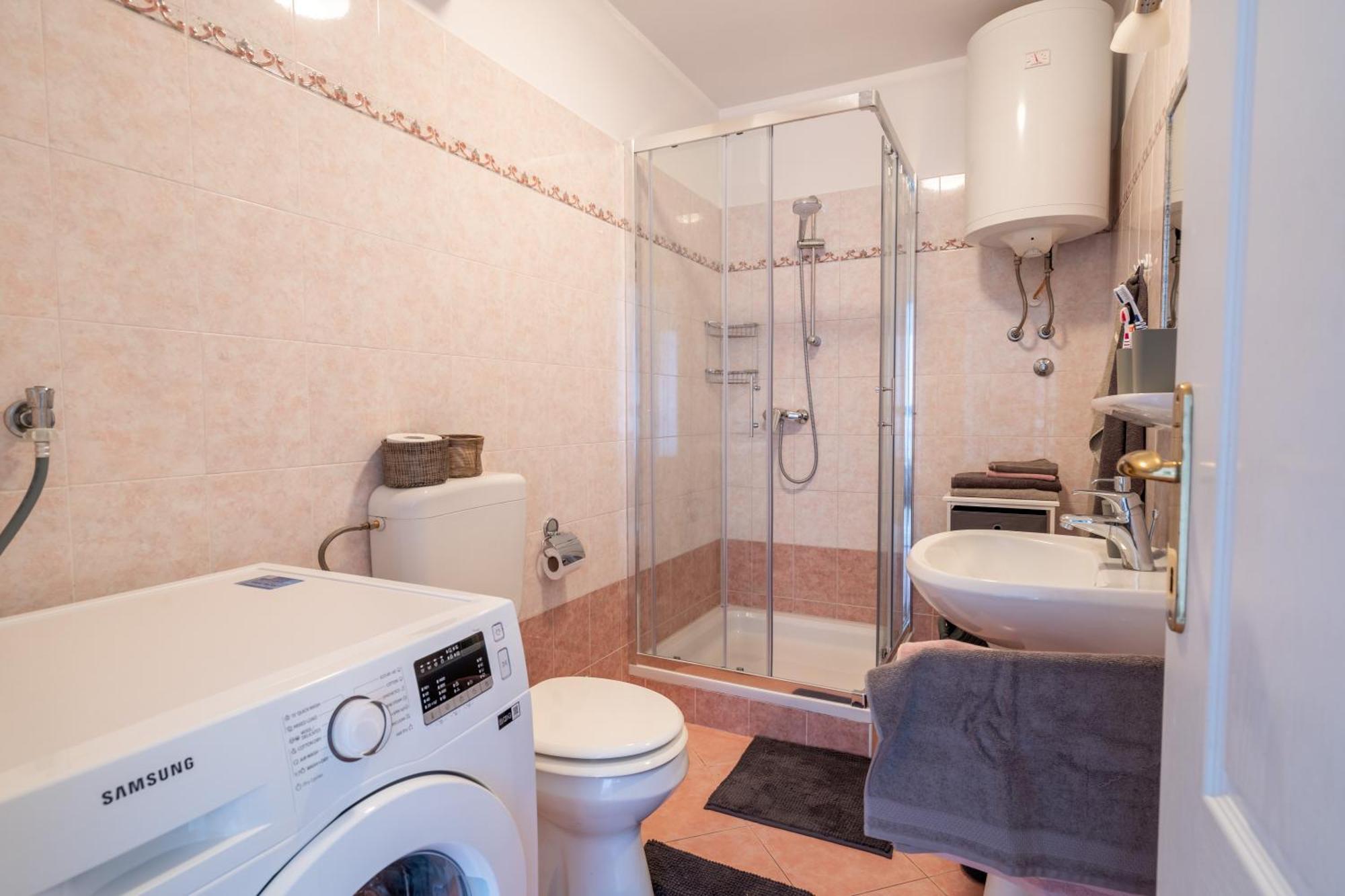 Charmante Wohnung Fusslaeufig Zum Meer In Funtana Exterior foto